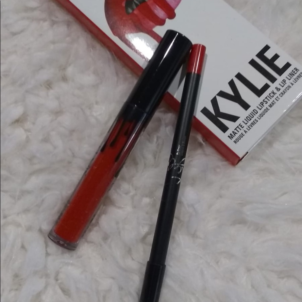 Kylie - Picture 3 of 5